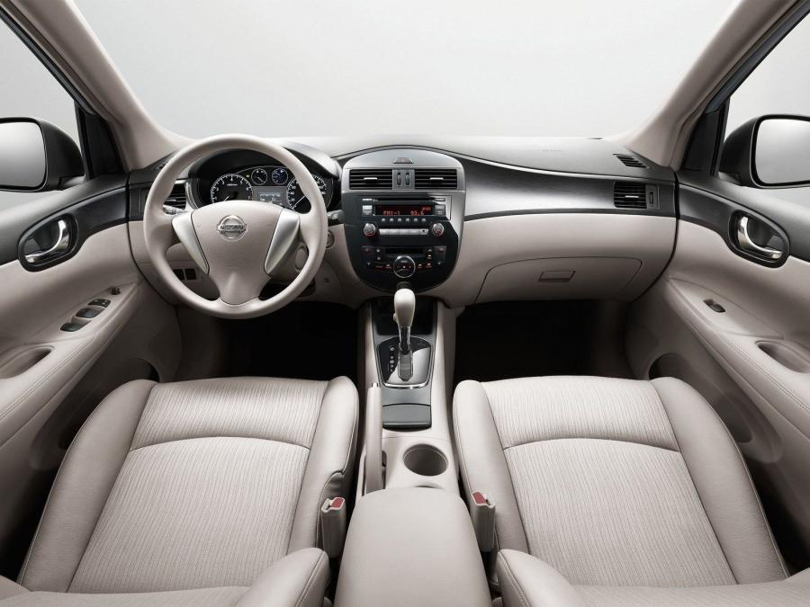  Nissan Tiida 2011 года  (фото 2 из 23)